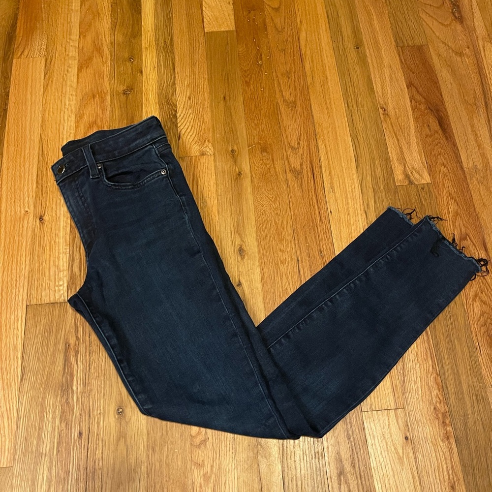 Joe’s Jeans Flawless The Icon Mid-Rise Skinny Ankle with frayed ends, Size 26